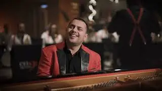 JapanPianoCenter ft. Uroš Perić & En big band - Santa Claus is comin' to town