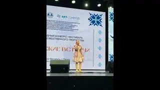 Воспитанница студии Лариса Антонова на сцене ДК МТЗ г. Минск, Республика Беларусь 