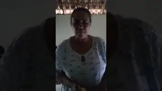 Cortando milho pra fazer pamonha