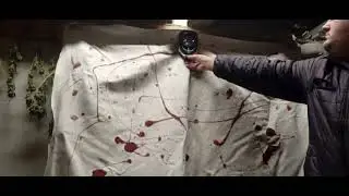 Dekorace na halloween - domovn&iacute; zvonek motivem lebky s pavoukem v puse