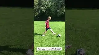 How to curve a soccer ball PERFECTLY#soccer
