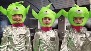 Away in a Spaceship - Dosbarth 3 Christmas Film