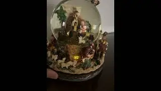 Family Heirlooms - Holy Family Nativity Globe