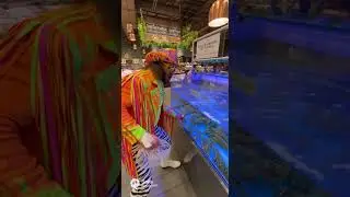 Macho man &ldquo;A.I. impersonator&rdquo; buying a lobster from whole foods