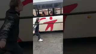 Ujel ti autobus? 😭 Tak si pusť n&aacute;&scaron; nov&yacute; SINGL #fyp #reel #funny #rock #music #limity #kapela #hudba