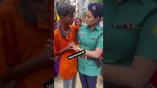 ladies police hug unknown person 😲