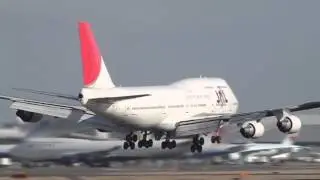 747-400 go-around just a few feet above the runway!!!