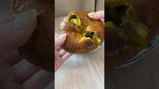 crunchy yet chewy curry bagel 😝 #creamcheese #jalapeno #spicy #breakfast #popup