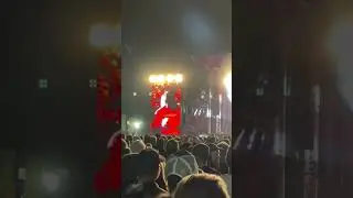 QOTSA - Josh Sings With the Crowd in Dublin 20/8/2025