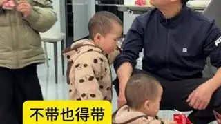当90后爸爸下班见到六个儿子 家里有六大神兽，根本忙不过，一屋子儿子😏#亲子互动 #内容太过真实 #爸爸带娃 #家庭日常 #六个儿子的爸爸