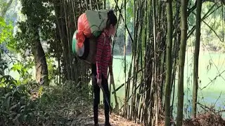 Alone on the Riverbank 💔 A Young Girl Builds a Bamboo Hut to Survive