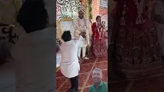 See how the father and groom got scared while giving gifts at the wedding. #video