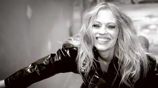 Jeri Ryan vs. Denden