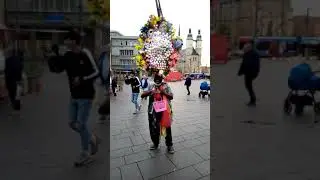 Der ber&uuml;hmte Eiermann, K&uuml;nstler &ndash; Eiermann und T&auml;nzer in Halle Saale