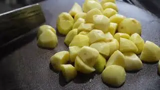 今天我家排骨炖土豆，范老幺一个人吃一大半，软烂脱骨真香 #我的乡村生活 #在家做美食 #排骨炖土豆 #家常菜#农村生活记录