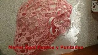 Gorro o boina caída, calada a crochet, fácil de realizar.