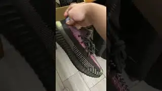 Yeezy 350 Boost Unboxing.