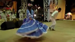 Cantando los versos de Catalina