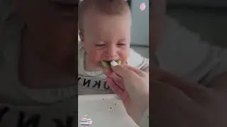 Baby&rsquo;s reaction to eating fruit for the first time 🤣☺️☺️#baby #try #kid ##funnyvideos #babyvideos