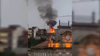As imagens da pensão em chamas no Porto