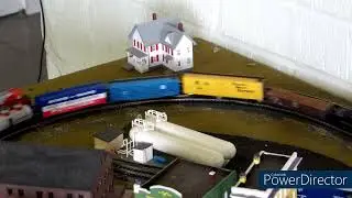 Tex La N Bohn Layout: Minitrix ATSF U36C & Bachmann UP 2-6-2 Fun Run