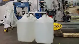 Delaney Technologies-manipulation de bidons 10 litres