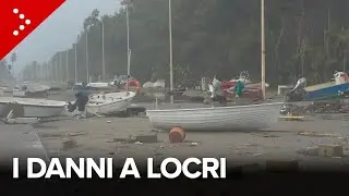 I danni della tempesta in Calabria: voragine si apre in strada a Locri. Barche trascinate via