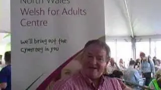 Dafydd Iwan speaks to learncymraeg.org about learning Welsh
