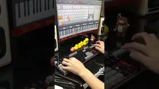 Ch&agrave;ng trai đ&aacute;nh piano bằng b&agrave;n ph&iacute;m pc cực đỉnh edm kh&ocirc;ng lời