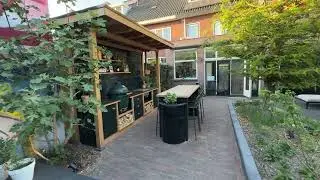 Buitenkeuken met overkapping en kamado