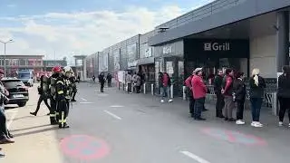 Clienți și angajați evacuați din Kaufland Șelimbăr