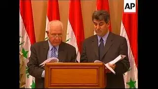 Iraqi officials gives briefing on security
