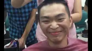 手牽手…一起剃頭去…甲中光頭軍團