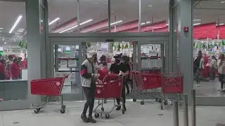 Financial experts offer tips to help survive Black Friday shopping spree
