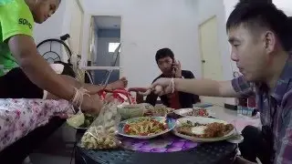 Eating with friends กินข้าวที่บ้านกับครูเอสมองหวาน