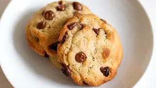 5 Ingredient Chocolate Chip Cookie Recipe!