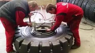 Tyre mounting clamp