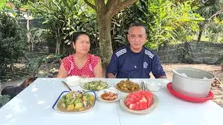 bữa nay ăn món bạch tuộc xào dưa khóm - cá chạch Huế kho sã ớt 🌶🌶🌶