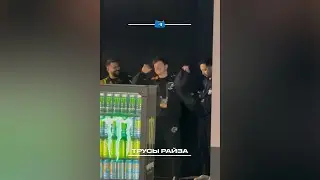 молодой заряжает болельщиков перед началом матча
