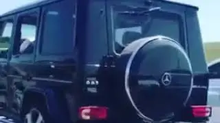 Crazy car fight Mercedes g wagon and Mercedes ml 350 1