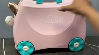 Trunki Flossi Rose Gold Flamingo Trolley Bag.