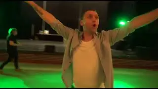 tijd voor de polonaise met zanger juulke -