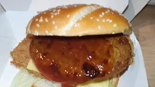 Turkey Hash And Chickin Cranberry Cheese Burger #dontscrollpast #turkeychickencheesecranberryburger 