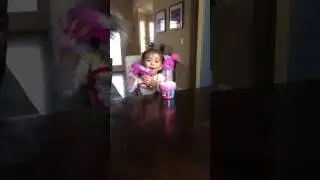 Trolls Valentines Surprise (blind bags, dancing poppy, microphone)