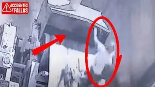 😮 En cuestión de segundos… ACCIDENTE con cinta transportadora captado en video 🚨