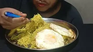 eating noodles & fried eggs | av eating asmr