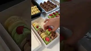 Супер идея для НГ! Вместо красных макарон с большим количеством красителя - клубника в декоре🔥
