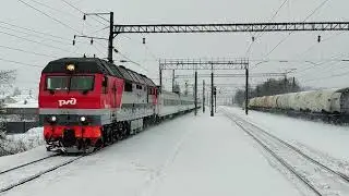 ТЭП70БС-220 с международным поездом проследует Обсерваторию