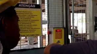 Checklist e operação do elevador cremalheira