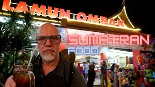 Foreigner eats Sumatran food